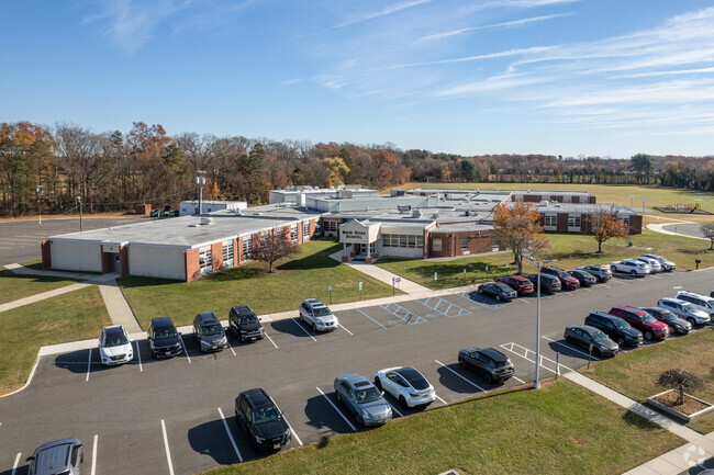 Main Road School received a C rating from Niche.