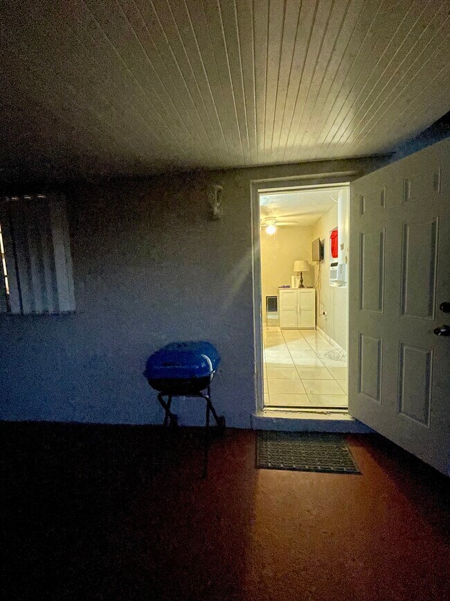 30008 SW 159th Dr unit For rent Studio 1200, Homestead, FL 33033 - photo 6