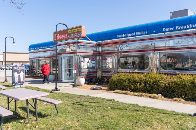 Schoop's brings the old school Burger and shakes to Portage.