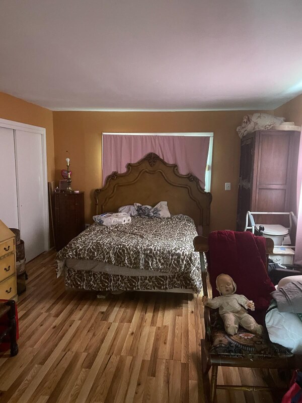 90 Ellison Ave, Roosevelt, NY 11575