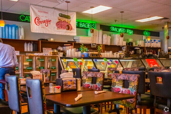 Have a quick lunch at Rob's Bageland in Lakeview Center, just 10 minutes north of Westwood Community South in Coral Springs, Florida.