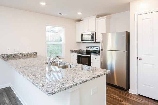 2135 Southlea Dr, Inman, SC 29349 - photo 6