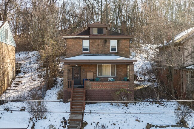 Spring Hill City View is home to many American Foursquare style homes.