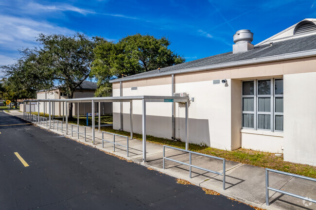 The student-teacher ratio at Marjorie Kinnan Rawlings elementary school is 12-1.