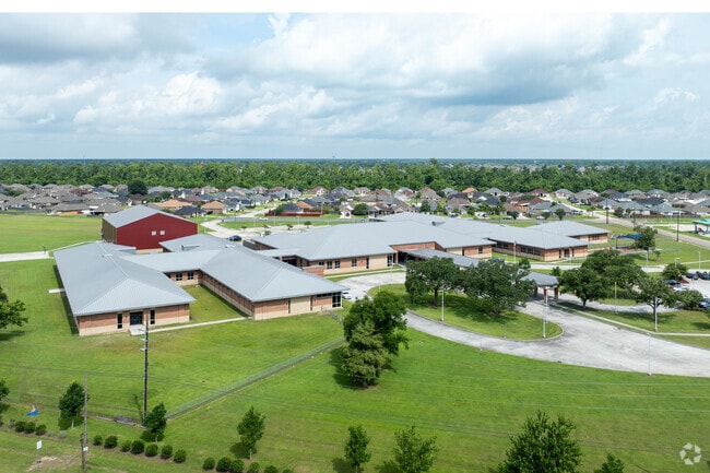 Lake Pontchartrain Elementary School has a GreatSchools rating of 7.