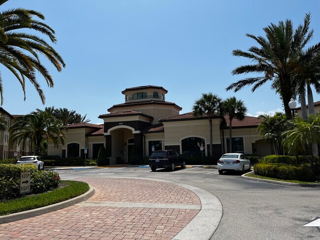 12975 Positano Cir unit 102, Naples, FL 34105 - photo 2