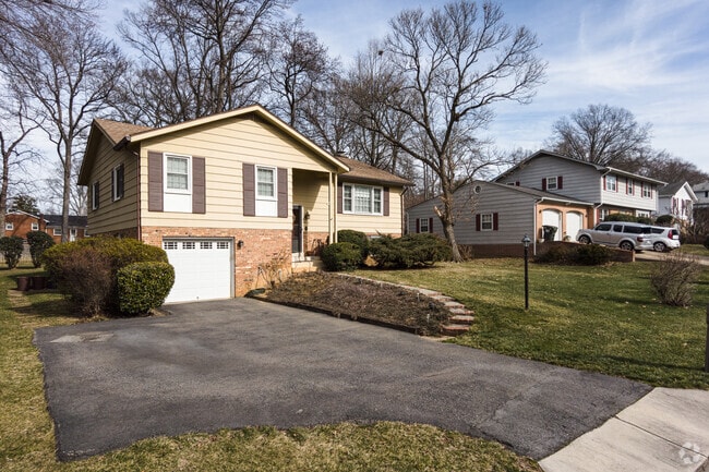 Most homes in Mount Vernon have yards and garages.