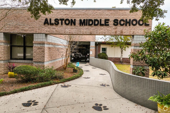 Alston Middle School is a good option for families in Summerville, SC.