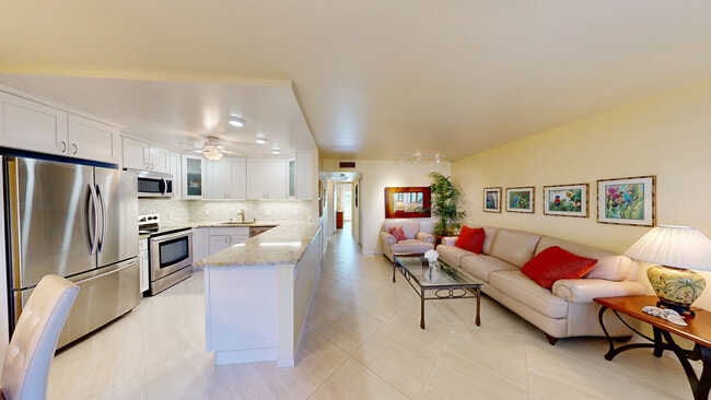 1049 Wolverton C unit 1049, Boca Raton, FL 33434 - photo 2