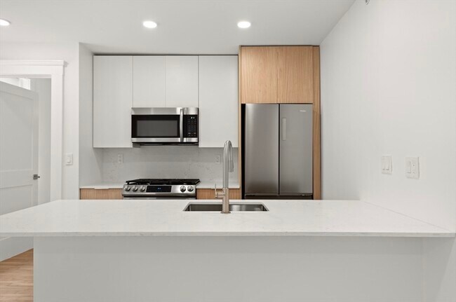 26 Bradlee Rd unit 406, Medford, MA 02155 - photo 2