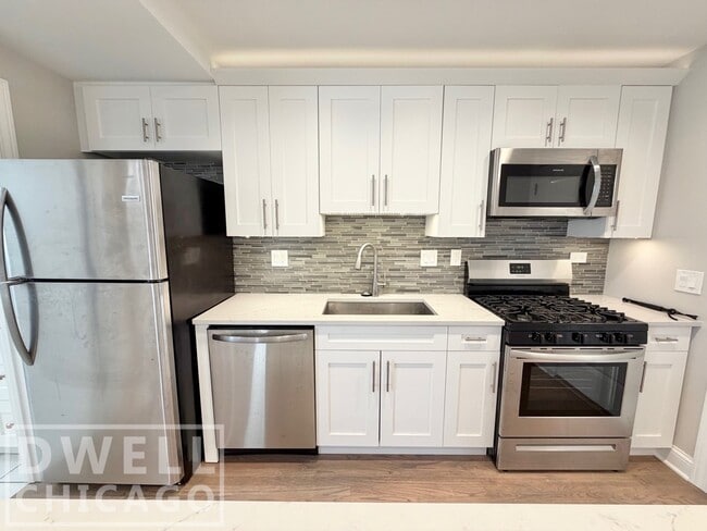 4111 N Lincoln Ave unit 1, Chicago, IL 60618 - photo 3