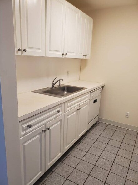 1-3, 2-4 Main St & 4th Ave, Bay Shore, NY 11706 - photo 2