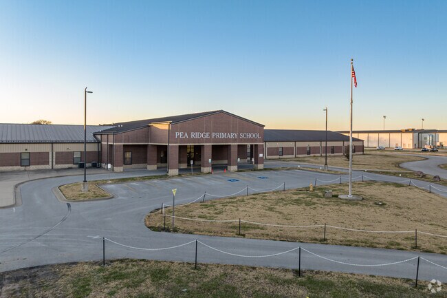 Pea Ridge Primary School has a student-teacher ratio of 17 to 1.