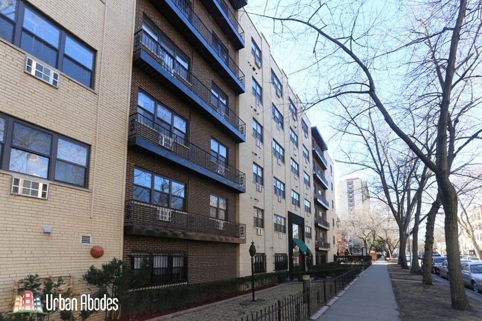 456 W Barry Ave unit A03C, Chicago, IL 60657 - photo 1