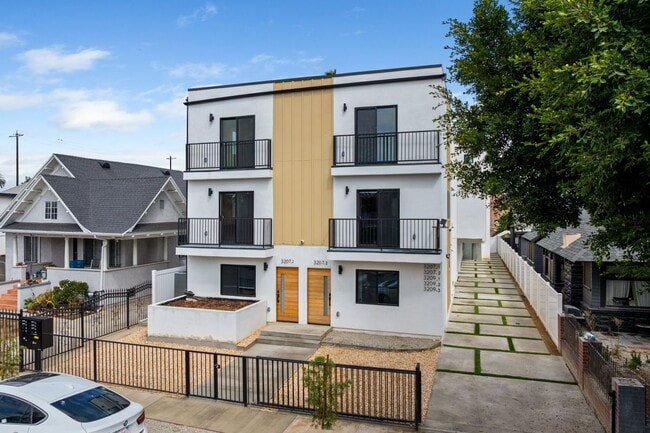 3209 W 18th St, Los Angeles, CA 90019 - photo 6