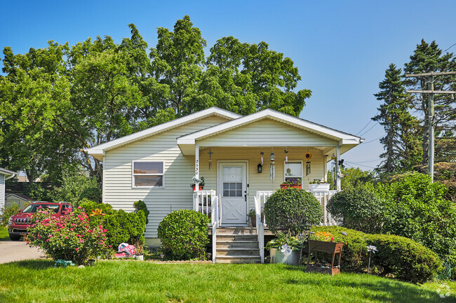 The single family homes in South Maple are often modest Ranch or Craftsman style homes.