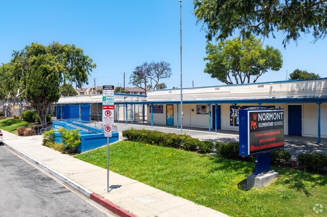 Normont Elementary School has overall C+ grade from Niche.