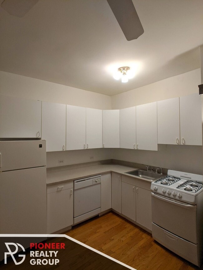 822 W Waveland Ave unit 816-13, Chicago, IL 60613 - photo 4
