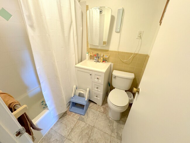 33 Lodgen Ct unit 4D, Malden, MA 02148 - photo 4