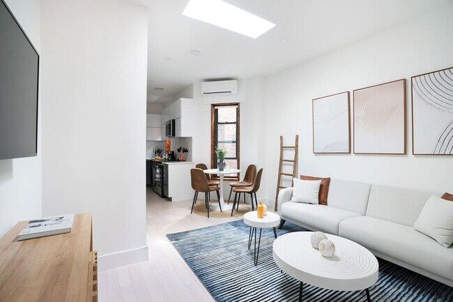 515 W 48th St unit ID1021970P, New York, NY 10036 - photo 2