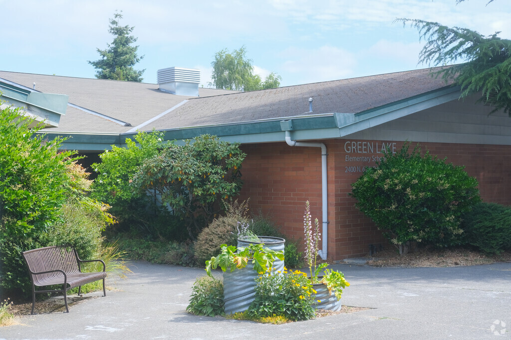 Green Lake Elementary School is in the Green Lake neighborhood of Seattle.