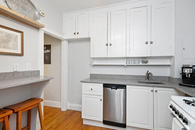 70 Phillips St unit 70 Phillips Street, Boston, MA 02114 - photo 4