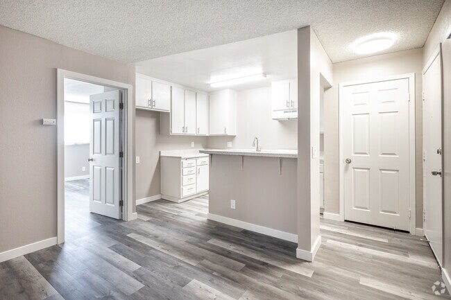 Fountain Creek Apartments, Long Beach, CA 90804 - photo 2