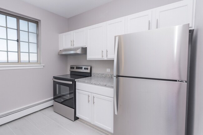 Jeffery Cyril Apartments, Chicago, IL 60649 - photo 2