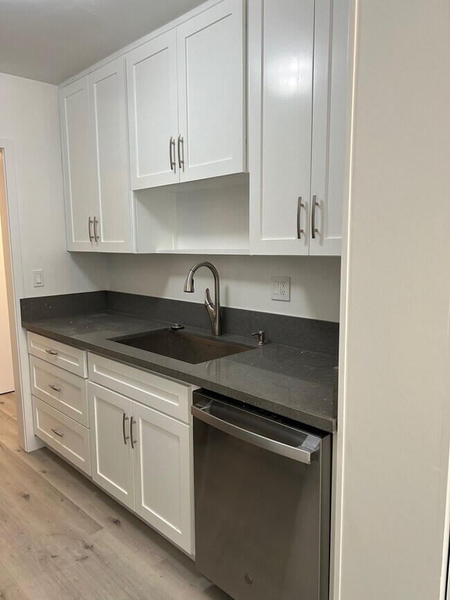 216 S Occidental Blvd unit 312, Los Angeles, CA 90057 - photo 2