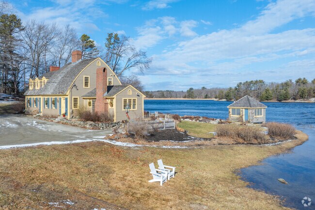 Some custom Cape Cod and Colonial Revival homes in Newburyport provide waterfront access.
