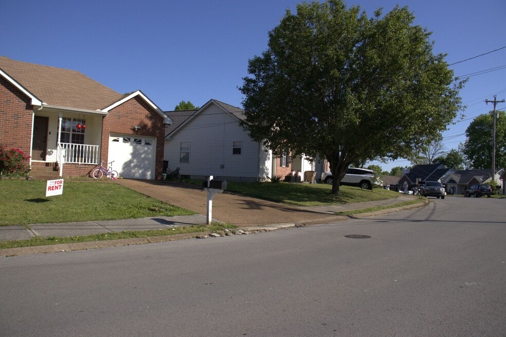 3924 Calumet Dr, Antioch, TN 37013 - photo 1