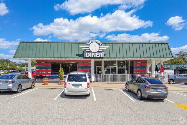 Juke Box Diner serves classic plates on Little River Turnpike.