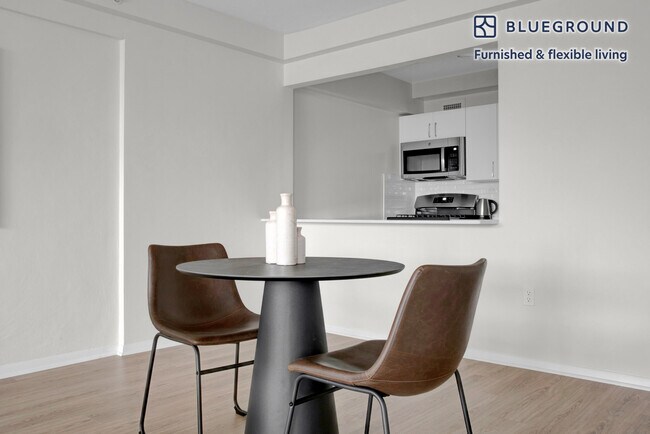 10 Emerson Place unit FL23-ID496, Boston, MA 02114 - photo 6