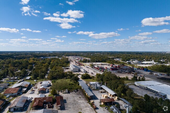 Carver Heights is located minutes away from Historic Downtown Savannah.