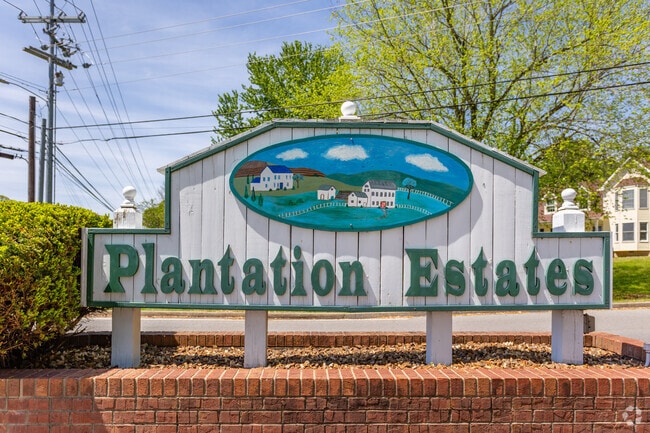 Plantation Estates is a large housing development on the border of Tennessee and Kentucky.