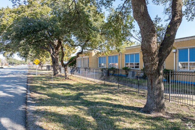 Horizon Montessori belives in shaping minds and molding futures.