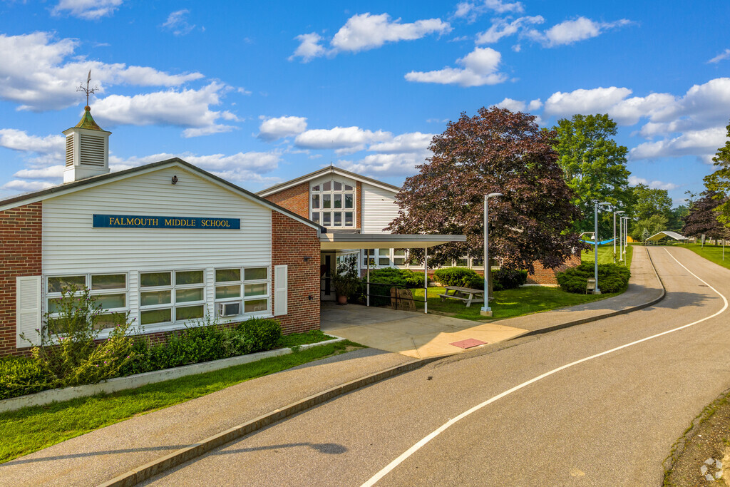 Front entrance and student drop off area of Falmouth Middle School.