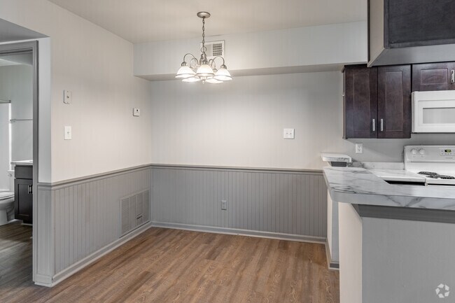 2BR, 2BA - 950SF