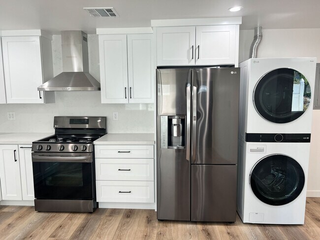 7718 N Glenoaks Blvd, Burbank, CA 91504 - photo 7