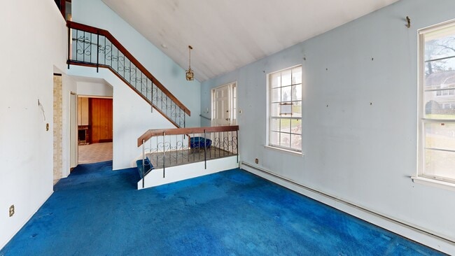 21 Hitching Post Ln, Glen Cove, NY 11542 - photo 2