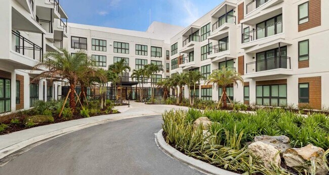 12202 Club Dr, Tampa, FL 33612 - photo 2