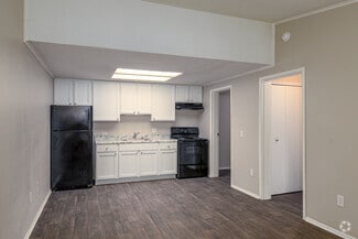 3237 Yanceyville St, Greensboro, NC 27405