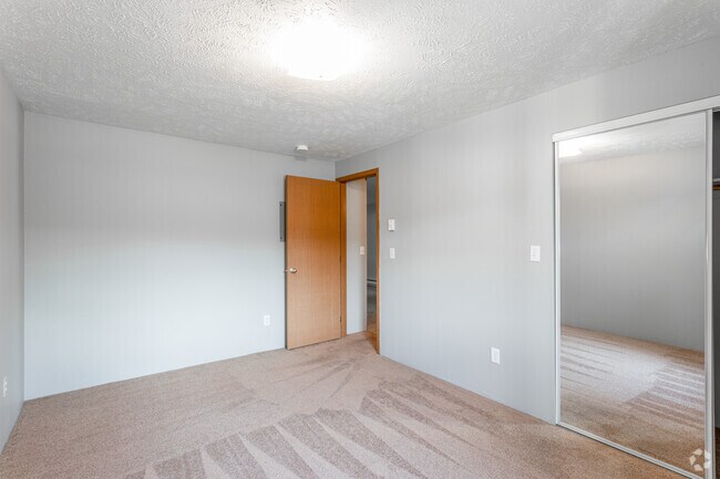 Knightsbridge - 1BR, 1BA - 711 SF