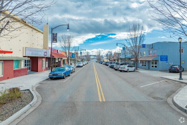 Although small and quaint, downtown Grandview has a nice variety of stores and restuaraunts.