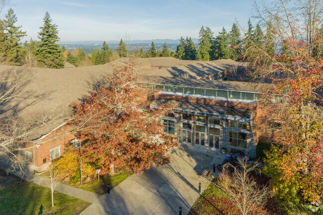 Mercer Island High School has multiple interesting sports teams to be a part of near Shorewood.