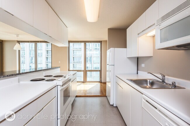 2 East Erie unit G512, Chicago, IL 60611 - photo 6