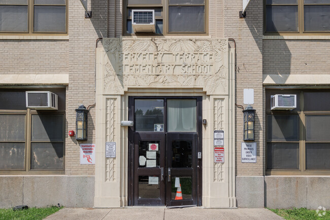 27% of students at Berkeley Terrace Elementary School are proficient in reading.