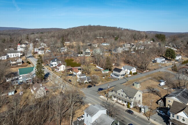 Minisink is a rural town home to multiple hamlets located in southwestern Orange County, NY, along the border of New York and New Jersey.
