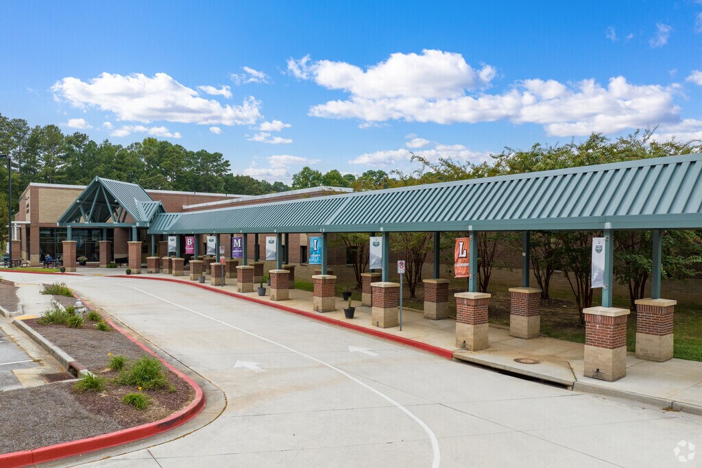 Pine Mountain Middle School is an above average, public school located in Kennesaw, GA.