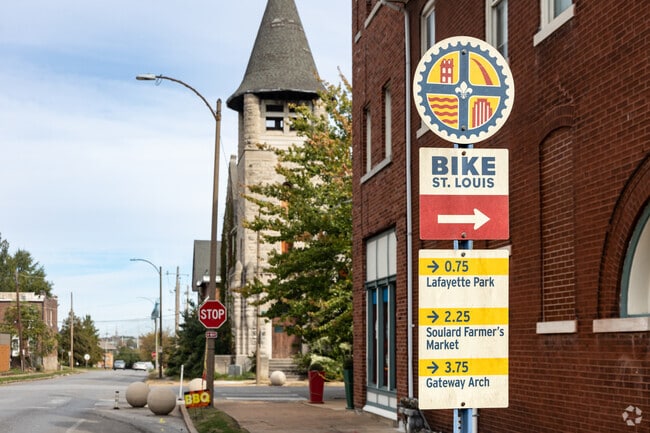 Explore St. Louis' historic Gate neighborhood on two wheels.